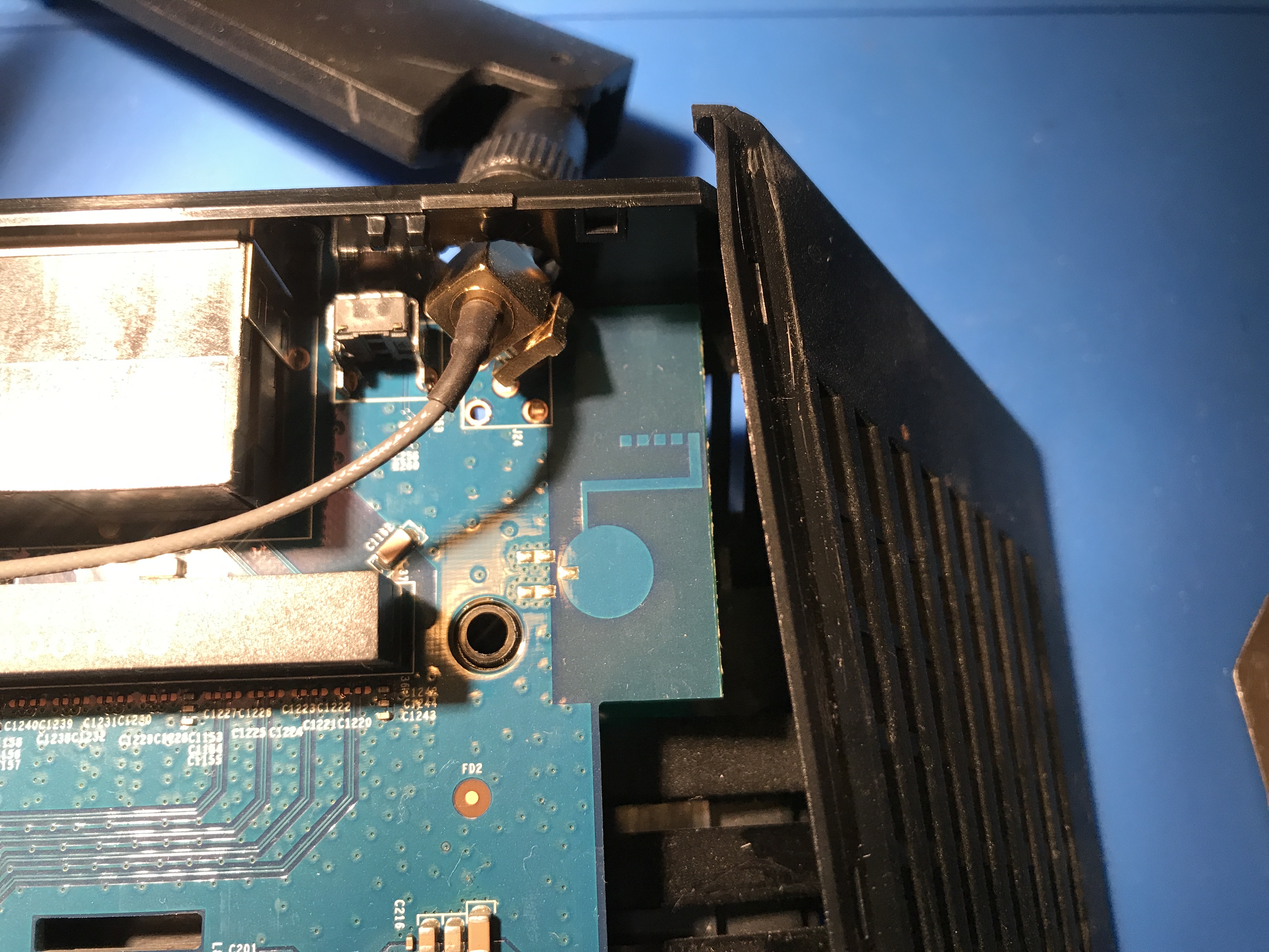 Re Nighthawk R7000 Antenna Broken Off Of Board Netgear Communities