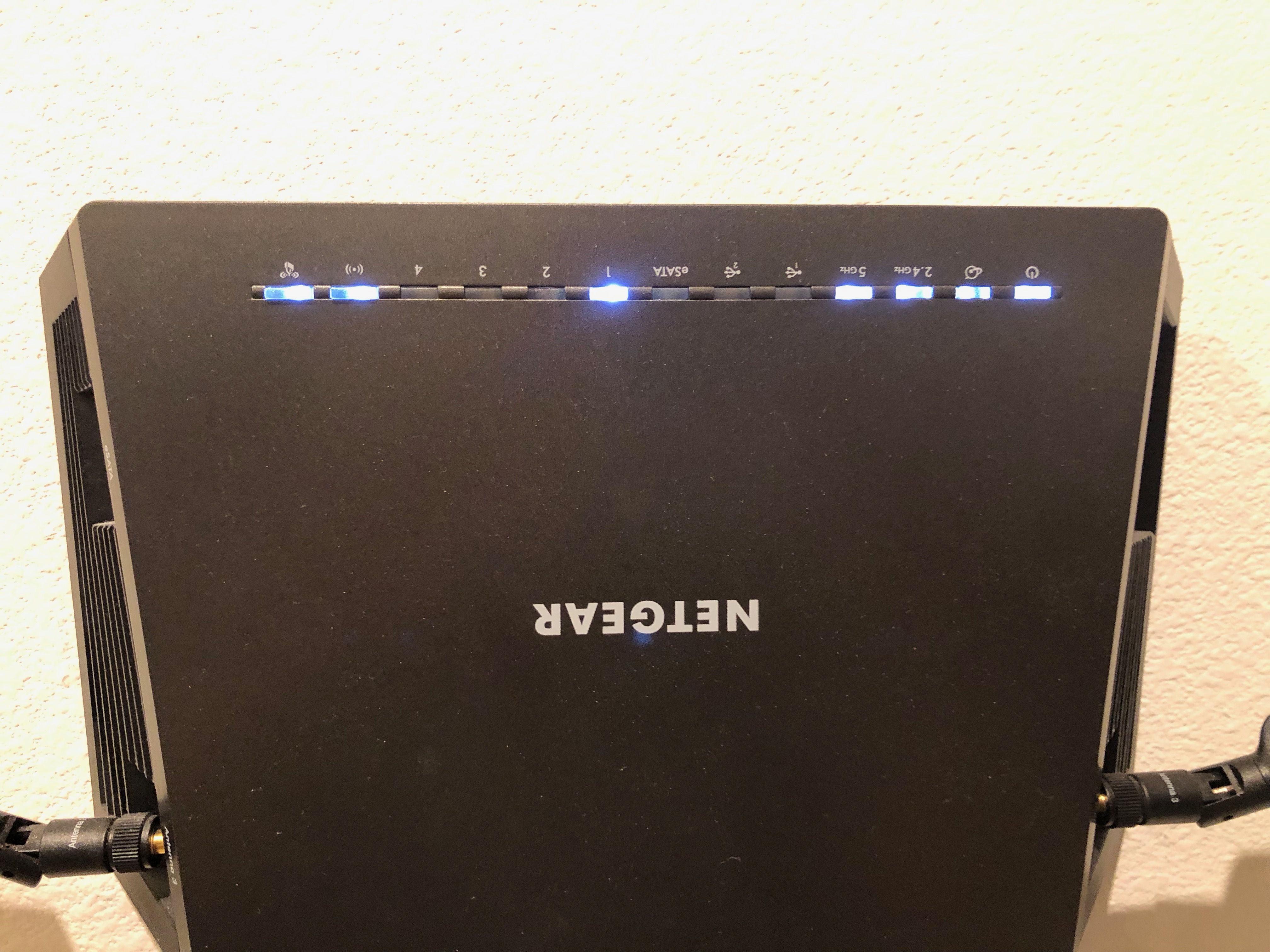 Netgear 7500v2 WAN port LED blinking AMBER but everything seems fine ...