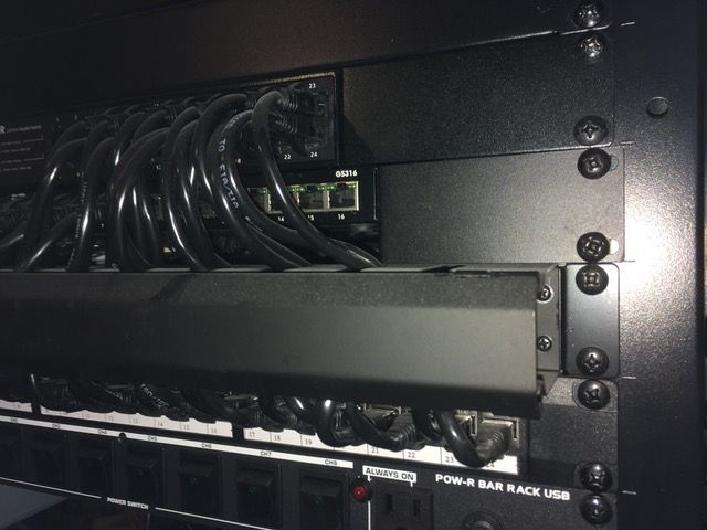 Below GS324 is GS316 with Trendnet Bracket