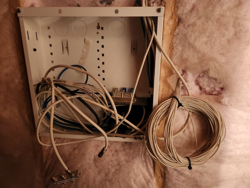 Rat's nest of wiring.